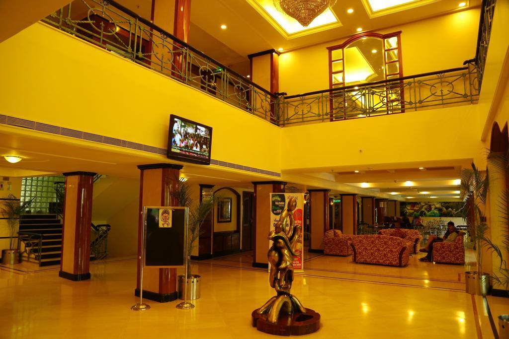 Kences Hotel -Opp Apsrtc Bus Stand Tirupati Eksteriør billede