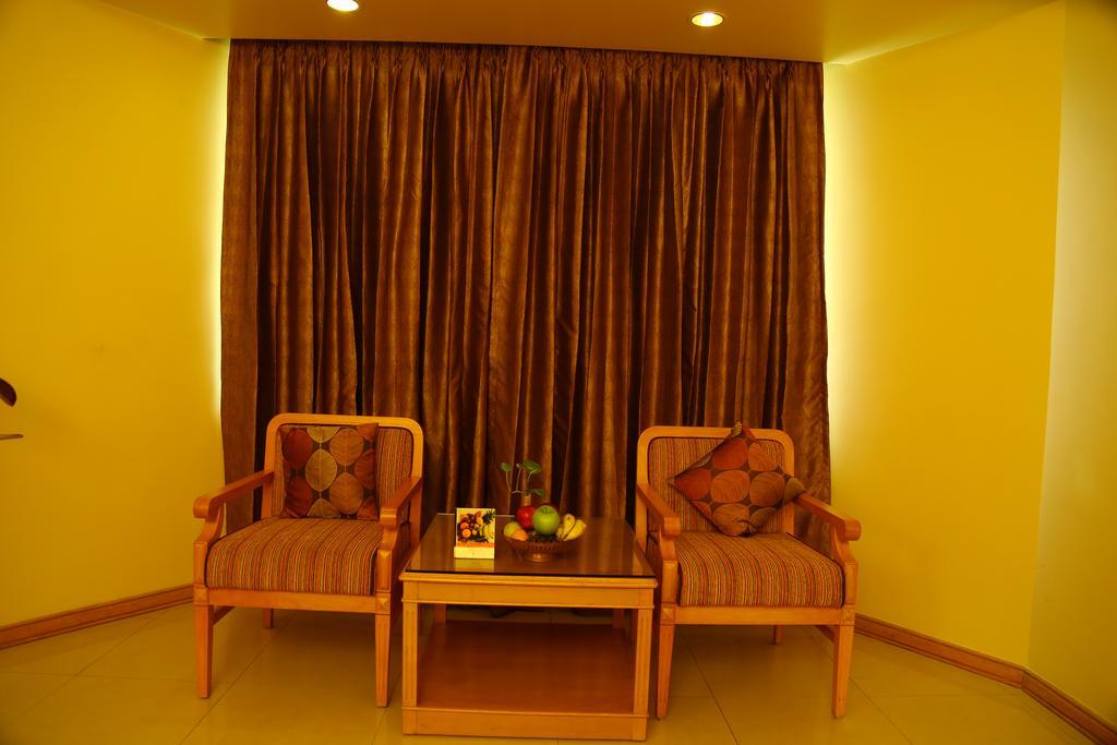 Kences Hotel -Opp Apsrtc Bus Stand Tirupati Eksteriør billede