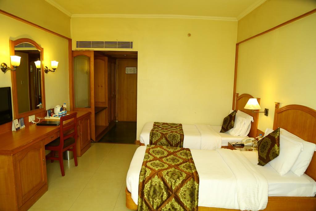 Kences Hotel -Opp Apsrtc Bus Stand Tirupati Eksteriør billede
