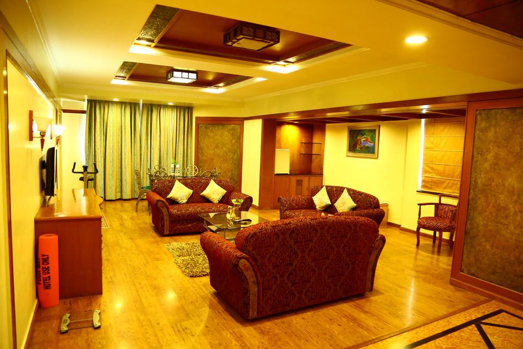 Kences Hotel -Opp Apsrtc Bus Stand Tirupati Eksteriør billede