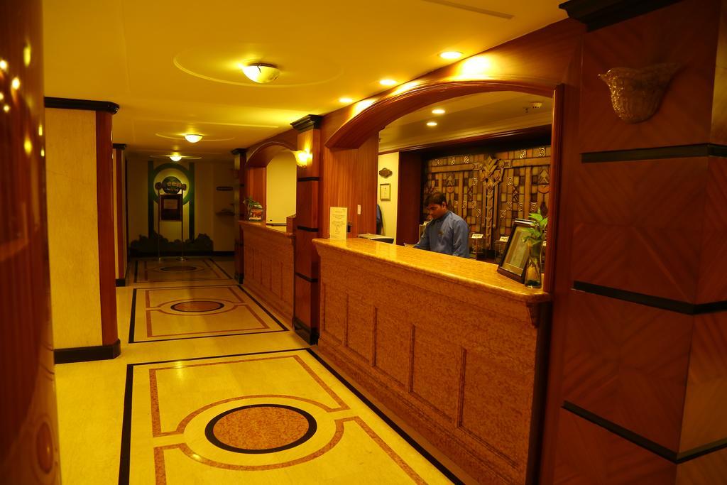 Kences Hotel -Opp Apsrtc Bus Stand Tirupati Eksteriør billede