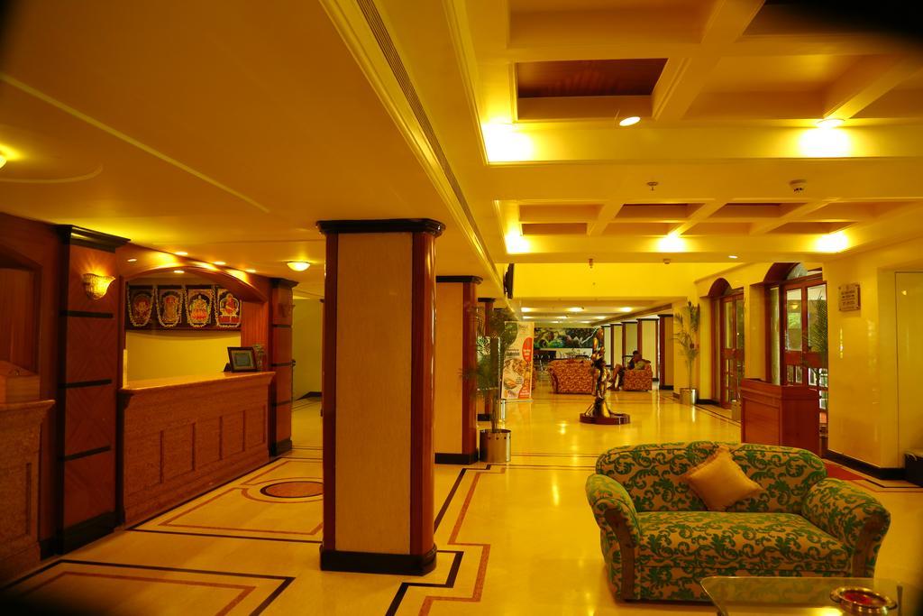 Kences Hotel -Opp Apsrtc Bus Stand Tirupati Eksteriør billede